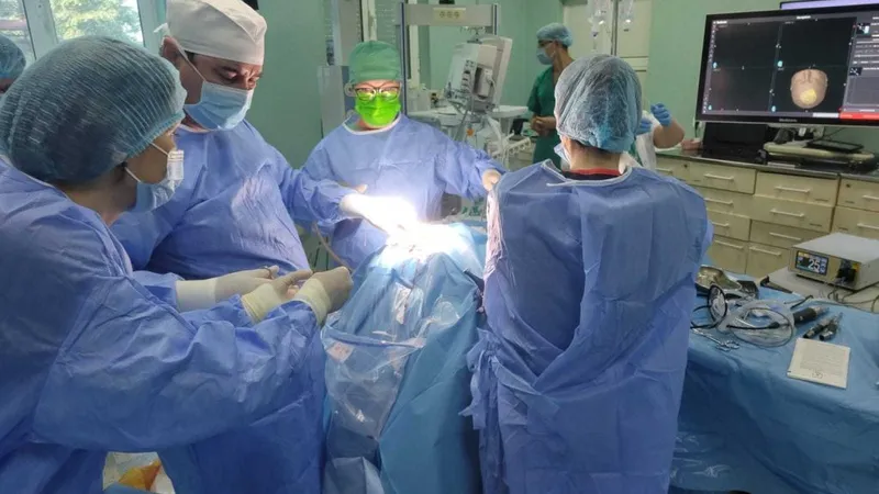 Tânărul care și-a dat licența în spital și-a revenit complet. A avut o tumoră de 9 cm pe creier - Foto: Spital Neurochirurgie / imagine cu caracter ilustrativ