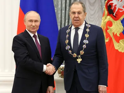 Dictatorul rus Vladimir Putin şi ministrul său de Externe, Serghei Lavrov - Foto: Profimedia Images