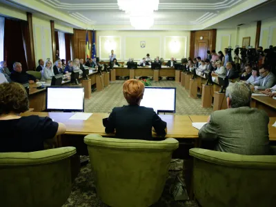 VIDEO De ce nu mai are România soluții pentru criză? Cum sunt lovite salariile, pensiile și afacerile