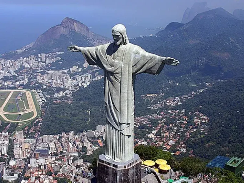 Celebtra statuie a lui Iisus Hristos de la Rio de Janeiro