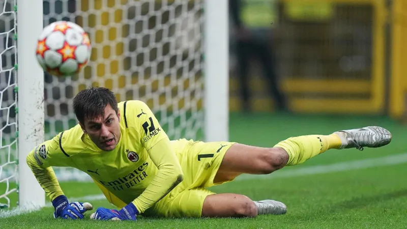 Tătăruşanu, botezat „eroul rossonero”. Portarul lui AC Milan a apărat un penalty în meciul cu Inter. / Foto: realitatea.net
