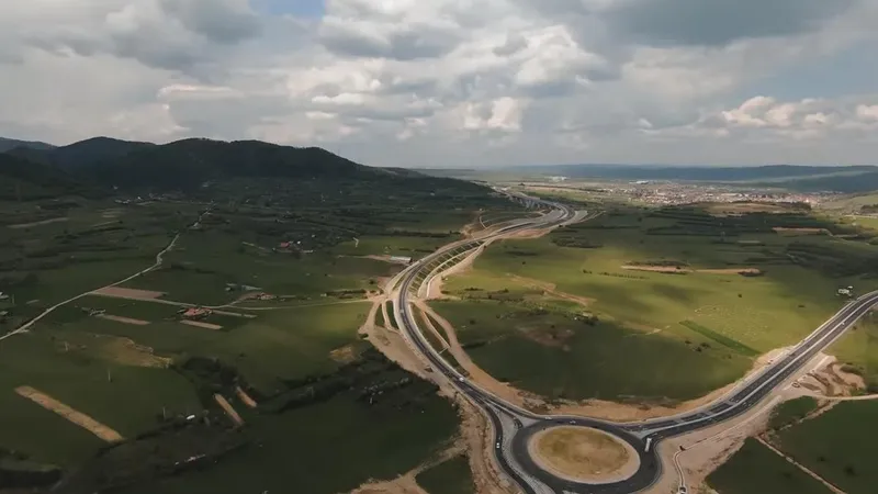 Autostrada Sibiu-Pitești mai așteaptă. Turcii consiliați de Ponta, dar și statul, întârzie proiectul - Foto: captură video