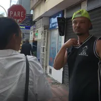 Tentativă de jaf în direct, la America Express. Puya, atacat de un scuterist în Columbia. - Foto: a1.ro