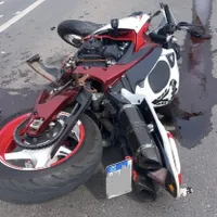 Un motociclist de 36 de ani a murit. O dubă i-a tăiat fața și s-a înfipt în ea - Foto: infotraficromania.ro