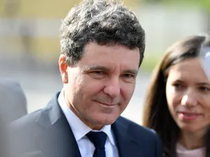 Nicușor Dan, prezent în Regie: Sunt bucuros că tinerii au ieșit în număr mare la vot - Foto: INQUAM PHOTOS / Alex Nicodim