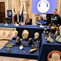 În ianuarie 2023, Statele Unite a mai repatriat în Italia alte 60 de artefacte arheologice furate - Foto: Profimedia Images