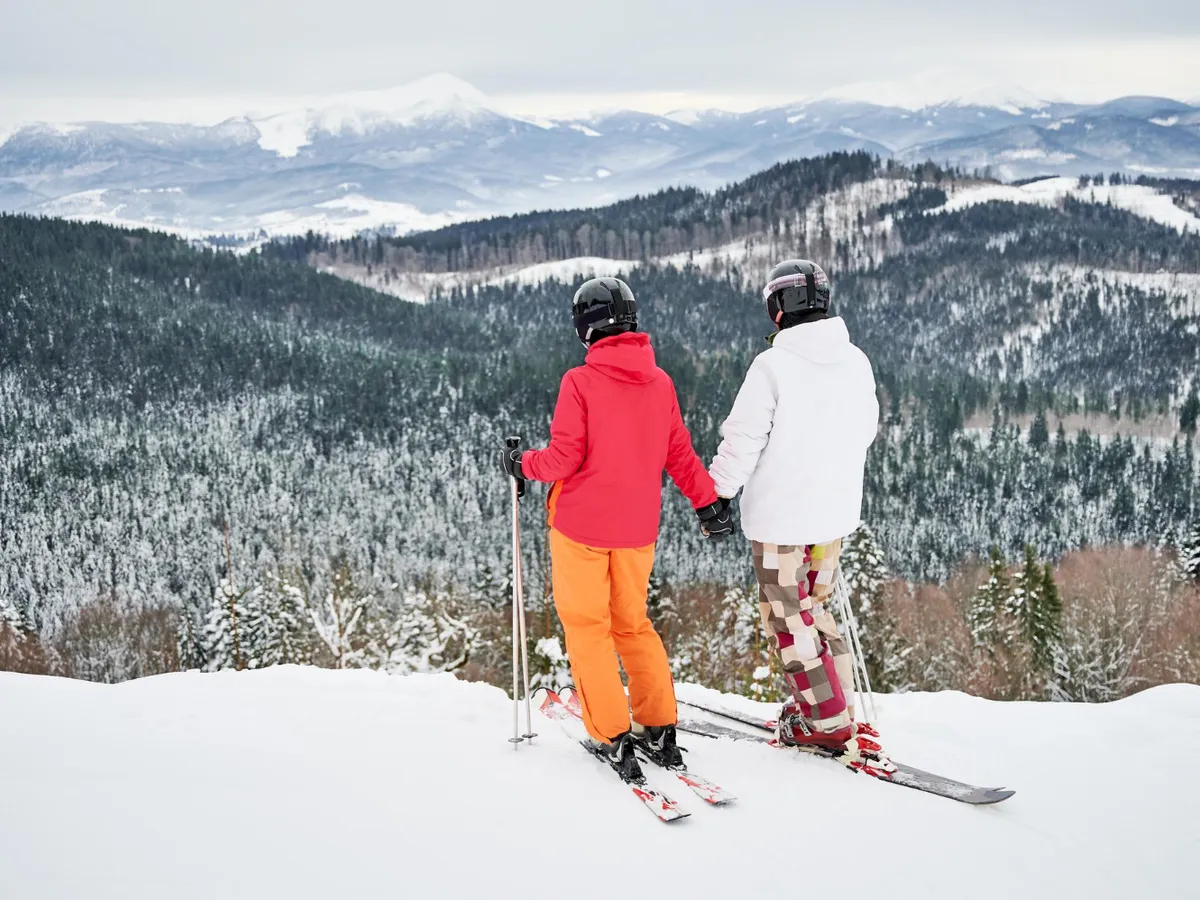 Pârtiile de schi rămân deschise în acest weekend, dar numărul lor ar putea scădea săptămâna viitoare - Foto: Freepik (Imagine cu rol ilustrativ)