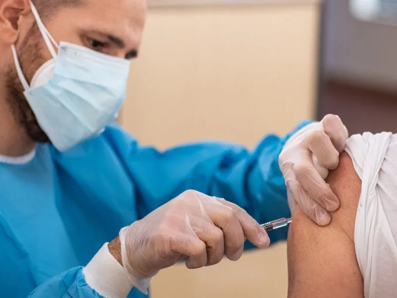 Vaccinare anti-COVID/FOTO: Getty