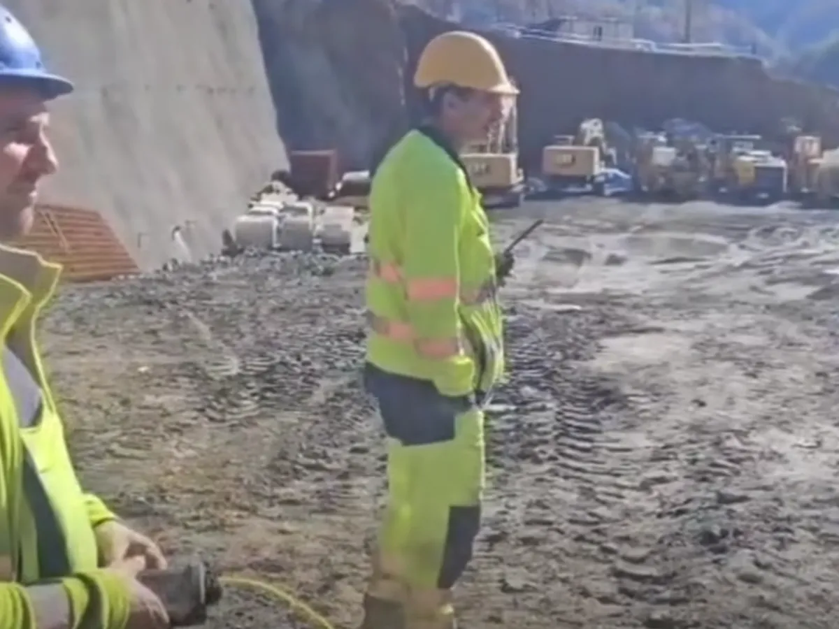 Au început lucrările de dinamitare pentru tunelul Robeşti, parte din Autostrada Sibiu-Pitești