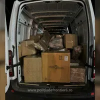 Ce au descoperit polițiștii român în microbuzul unui șofer bulgar? S-a ales cu dosar penal - Foto: Politia de frontiera