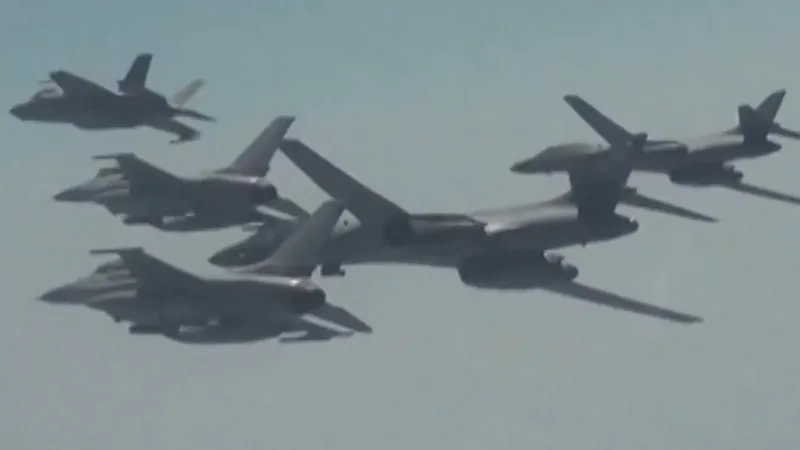 SUA trimit bombardiere B-1B și avioanele F-35 în coasta Coreei de Nord. Kim amenință cu apocalipsa - Foto: X/ @MilitaryTimes - Captura foto