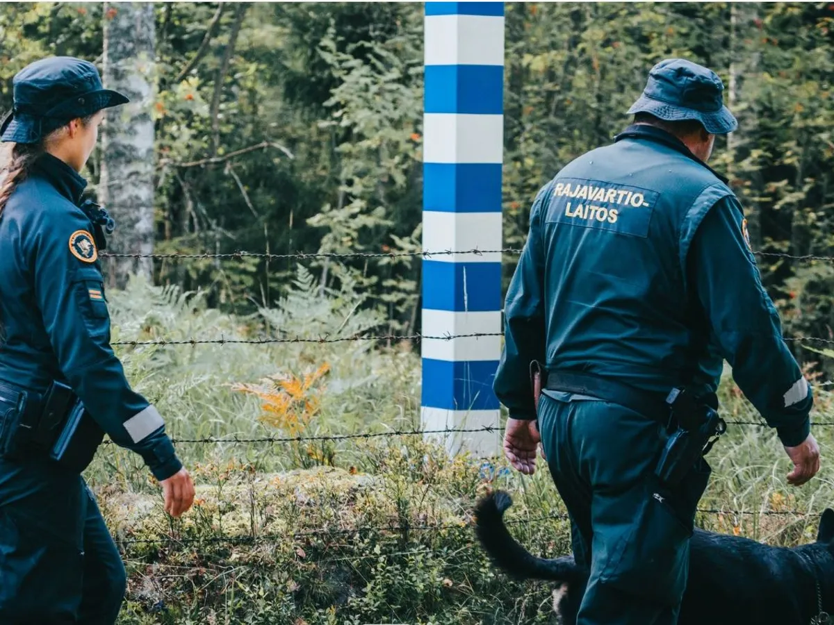 Poliția de frontieră cercetează zonele unde ar fi putut să cadă drone -  Foto: Finnish Border Guard (Facebook)
