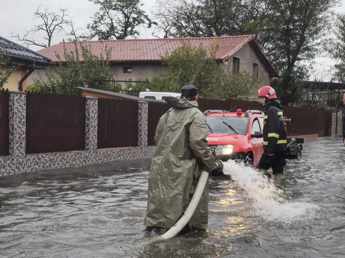 Cod roșu de ploi în Constanța. Apele Române anunță depășirea cotei de pericol - Foto: Facebook / IGSU (Imagine cu rol ilustrativ)