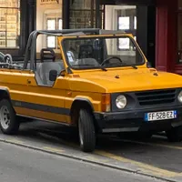 Românii n-au gustat modelul Aro 10 Spartana, dar „buggy”-ul încă animă străzile din Paris - Foto: Facebook/Romaniagram
