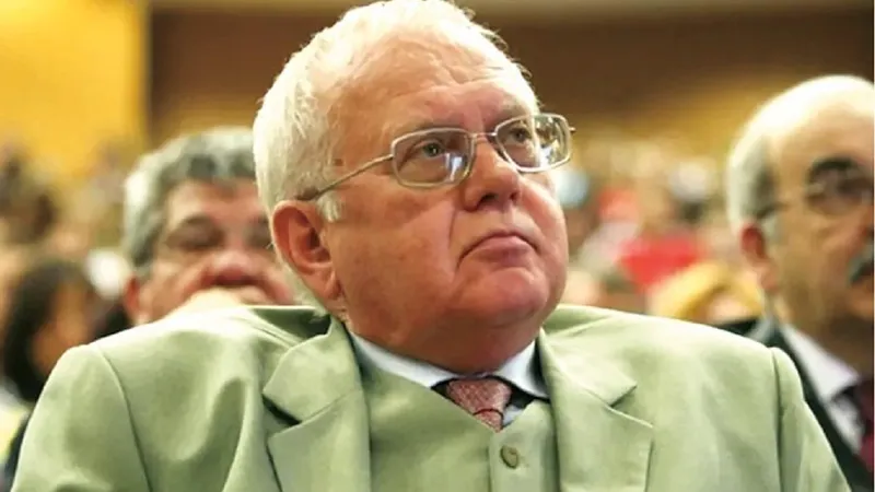Victor Babiuc a deținut funcții importante în Statul român: deputat ministru al Apărării Naționale, ministru al Afacerilor Interne, ministru al Justiției, președinte al Camerei de Comerț a României.