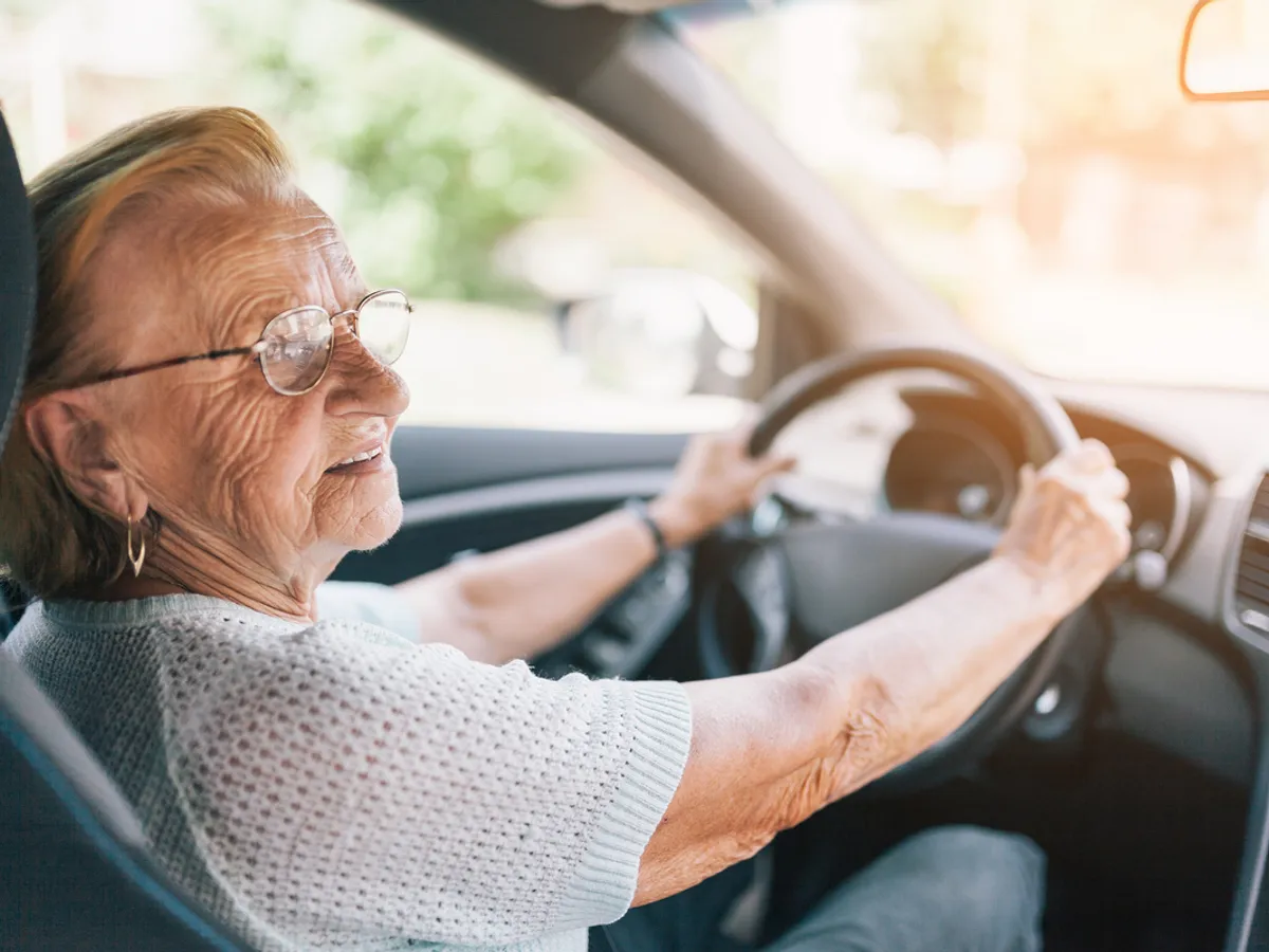 Orice șofer, indiferent de vârstă, și-ar dori să conducă mașină cât mai bună, cât mai nou, eventual la care visează - Foto: Freepik (Imagine cu rol ilustrativ)