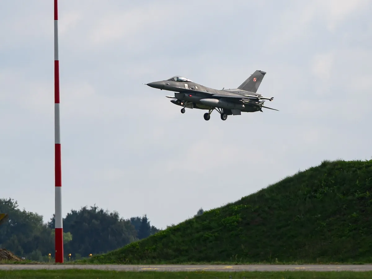 Avion F-16 - Foto: Inquam Photos