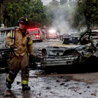 Un avion s-a prăbușit într-un cartier rezidențial din SUA. 2 morți și 15 case în flăcări - Foto: Profimedia images