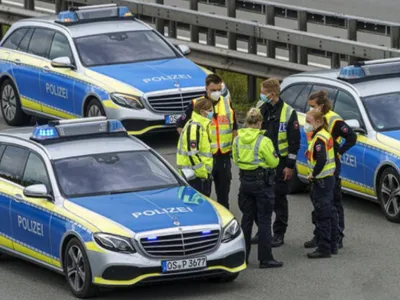 Ce au găsit polițiștii Germani în mașina unui român. Când a fost luat la întrebări a uitat limba  - Foto: Observator / imagine cu rol ilustrativ