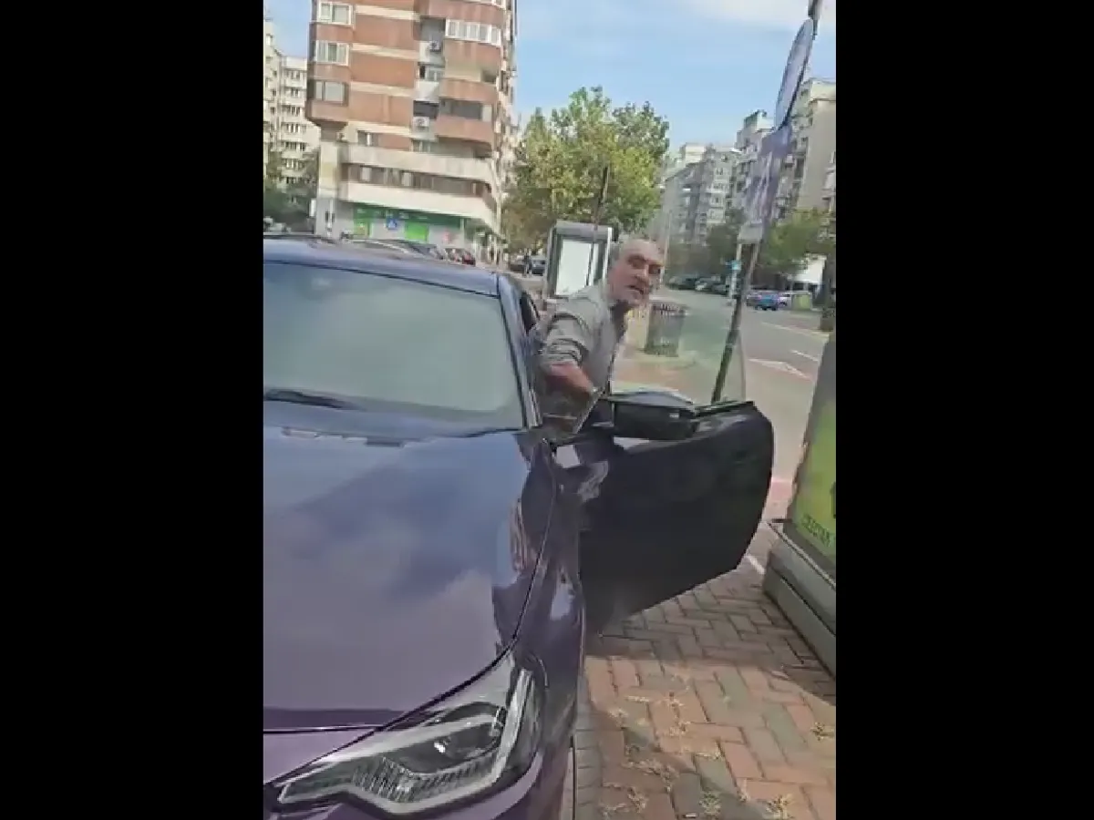 VIDEO Cum s-a scuzat Răzvan Exarhu după ce a parcat BMW-ul pe trotuar ? A ridicat și degetul în aer - Foto: FB