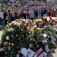 Flori pentru Alexander Taraikovsky/FOTO: bbc.com