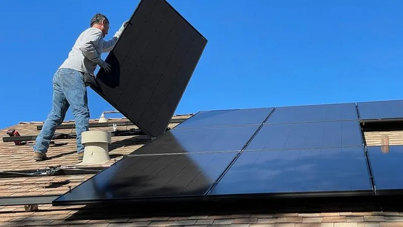 Programul Casa Verde Fotovoltaice, deblocat. AFM a căzut la pace cu firma care a dat-o în judecată - Foto: DBSolar