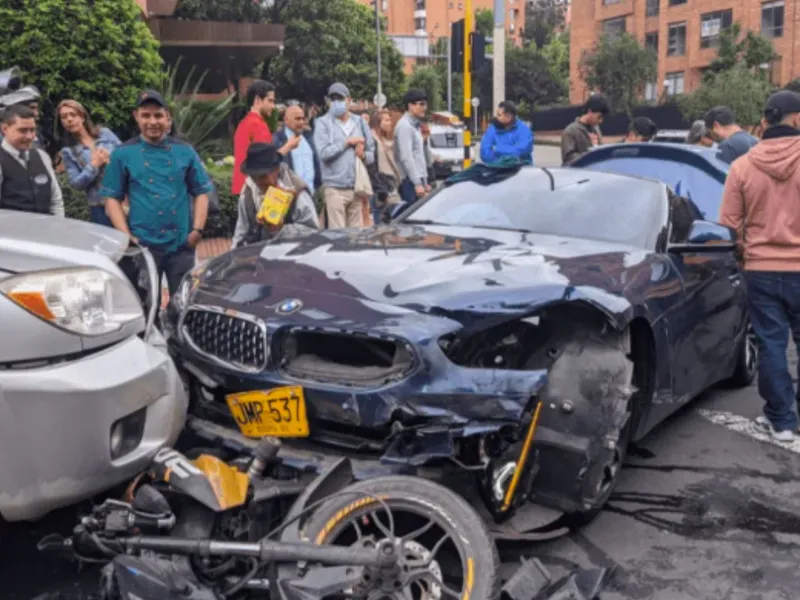 Un avocat a spulberat cu BMW-ul doi hoți care tocmai îl jefuiseră Foto: americanpost.news