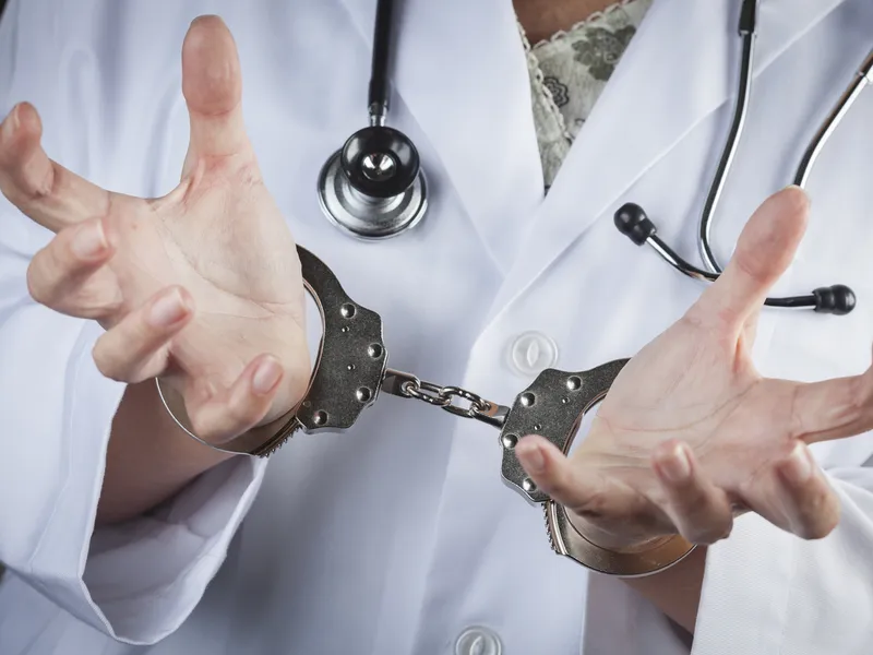 „Doctorul morții”, judecat pentru uciderea a 15 oameni. Metoda prin care își extermina pacienții - Foto: Profimedia images - Caracter ilustrativ