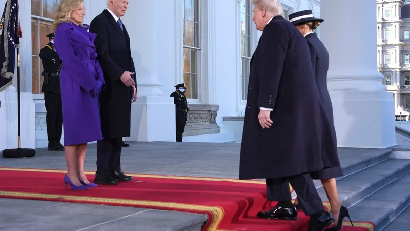 Președintele Joe Biden și prima doamnă Jill Biden îi întâmpină pe președintele ales Donald Trump și Melania Trump la Casa Albă - Foto: Profimedia Images