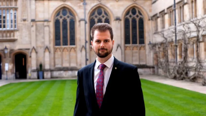 Dr. Ștefan Dascălu este cercetător român la Universitatea Oxford din Marea Britanie Foto: captură gândul.ro