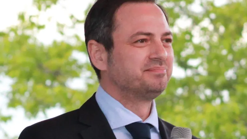 Motreanu: Salariații ce au grijă de o persoană grav bolnavă, concediu de cinci zile lucrătoare pe an/FOTO: Facebook/Dan Motreanu