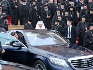 Mercedesul cu care a venit Patriarhul Daniel, la sfințirea Catedralei Neamului. Foto Inquam Photos/Raul Stef