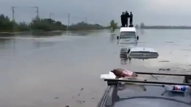 Urgie meteo, în România! Viiturile au ucis 2 oameni. 19 localităţi din 8 judeţe, afectate - Foto: Facebook/Meteoplus
