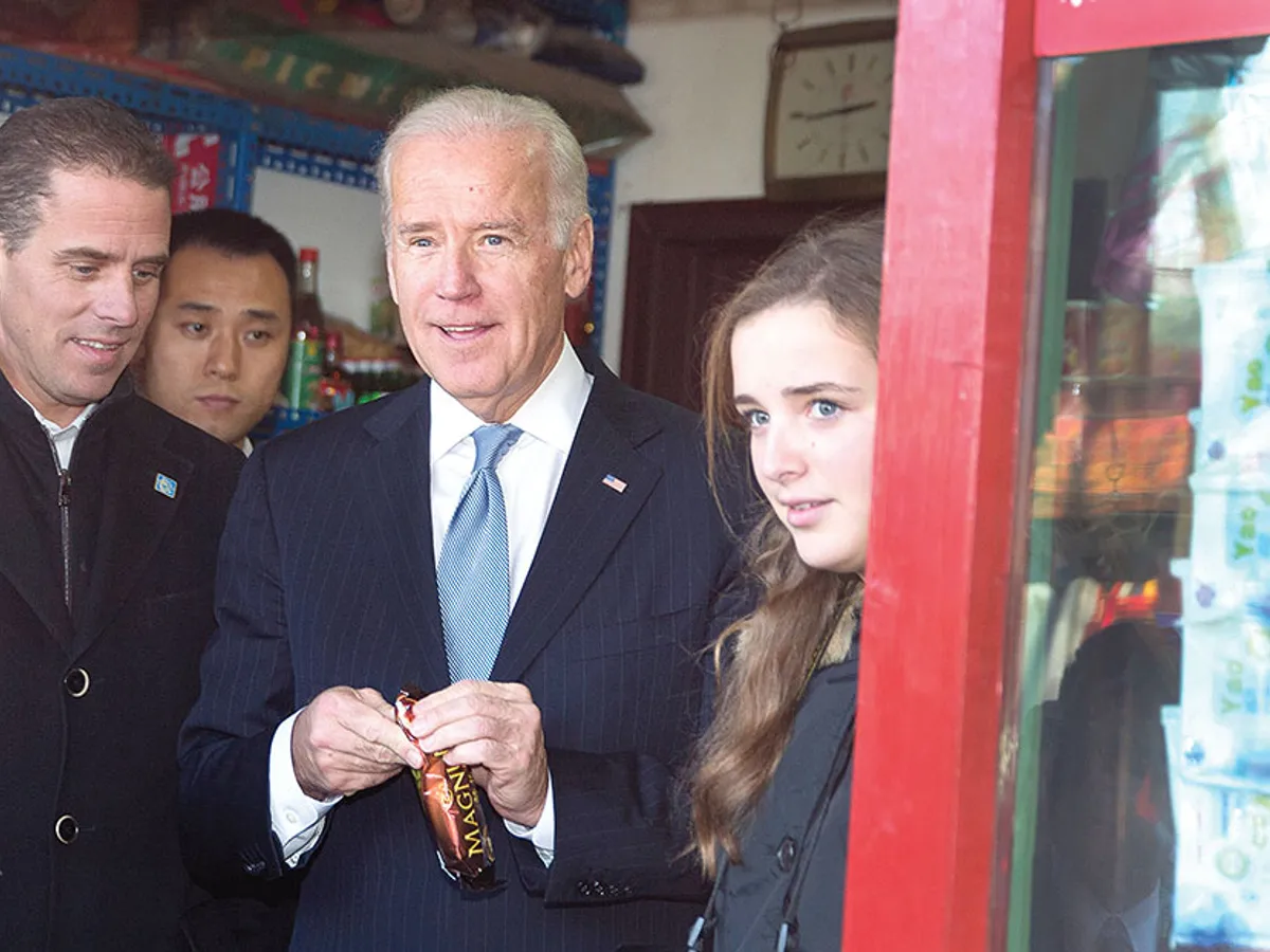 Joe Biden este alături de fiul său, Hunter Biden, și fiica acestuia - Foto: Getty Images