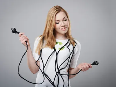 Ce faci dacă stai la casă și ai pene dese de curent. Ce riscuri există și cum îți protejezi electrocasnicele? - Foto: Freepik (Imagine cu rol ilustrativ)