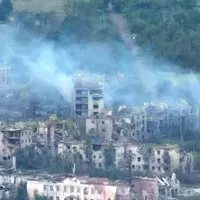 Forțele ruse „eliberează” Dotețk-ul prin distrugerea completă a blocurilor de locuințe/FOTO: Twitter/Militarylandnet