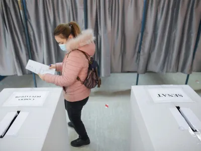 Au mai ieșit și tinerii la vot/FOTO: Inquam Photos/Octav Ganea