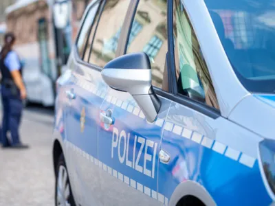 Misterul dinților de om de pe un trotuar din Germania