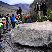 Calea ferată Machu Picchu la Cuzco, deteriorată de protestatari. / Foto: Profimedia
