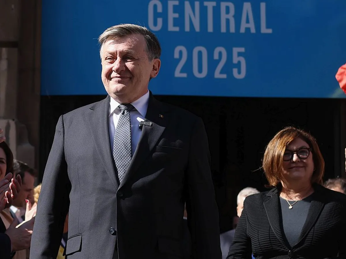 Crin Antonescu spune că Klaus Iohannis a fost "slab, nepregătit şi dăunător pentru România" - Foto: INQUAM PHOTOS/George Călin