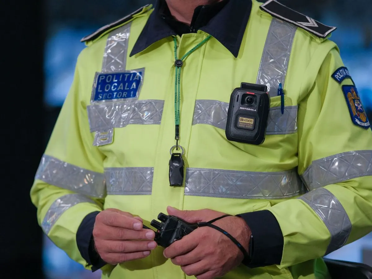 Poliţist local din Sectorul 1 cu bodycam - Foto: INQUAM PHOTOS/Anastasia Ehim