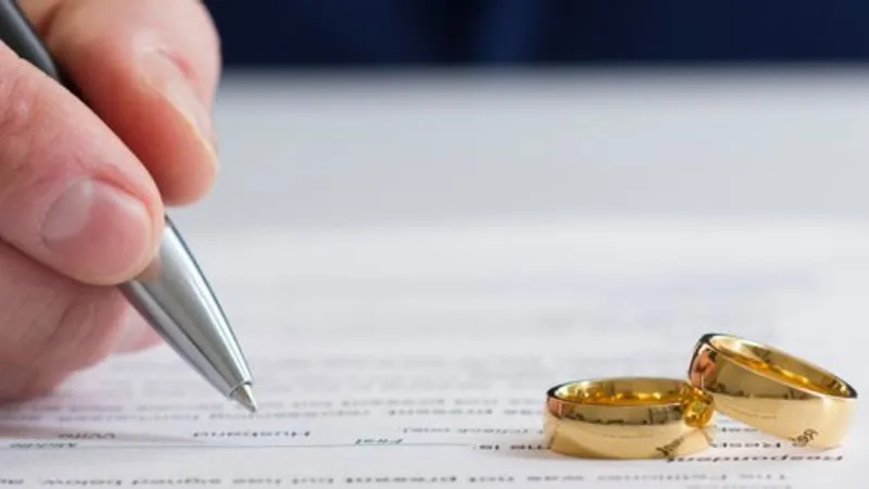 Când s-a întors, la familie, de la muncă din Anglia, un bărbat era divorțat. Nevasta se recăsătorise