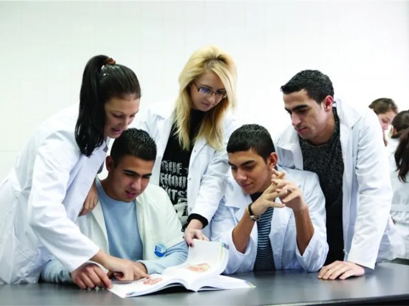 De ce vin tot mai mulţi francezi să studieze medicina la Iaşi. Trei explicaţii/FOTO: ziaruldeiasi.ro