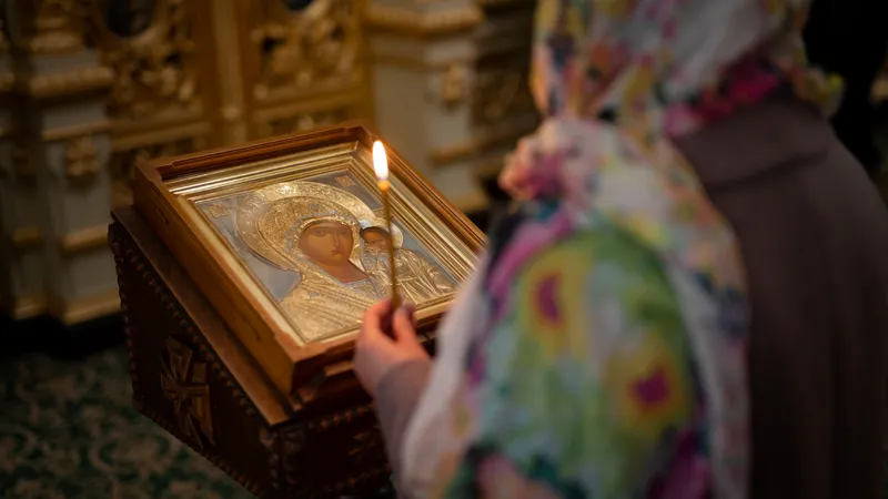 SĂRBĂTOARE 23 NOIEMBRIE cruce neagră. Dacă vorbești tare, ai ghinion. Dacă ninge, iarna e blândă - Foto: Freepik (Imagine cu rol ilustrativ)