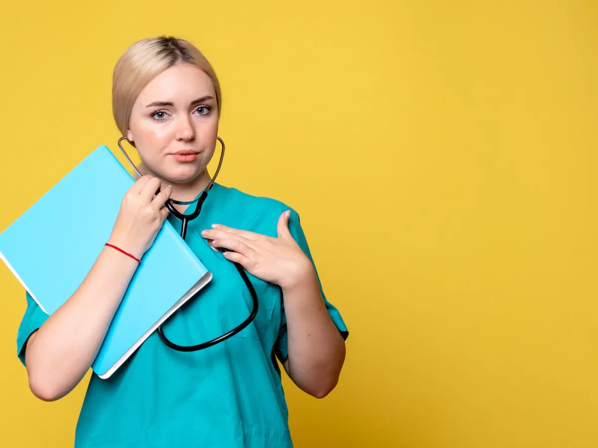 Asistentele medicale trebuie să respecte protocoale clare: igiena mâinilor și fără unghii cu gel