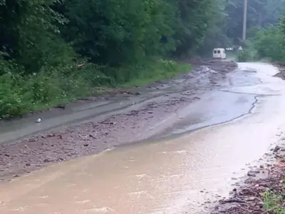 Drumul blocat de aluviuni către Sarmizegetusa - Foto: ISU Hunedoara