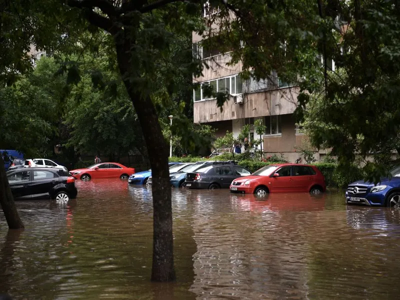 Bucureşti, 9 iunie. Urmările furtunii - Foto: INQUAM PHOTOS/Codrin Unici (Imagine cu caracter ilustrativ)