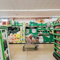 Supermarketul Cora se închide și e preluat de Carrefour. Ce prețuri au carnea și berea? - Foto: Pexels