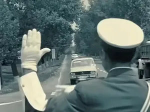 Șoferii români mergeau cu „junghiuri” și acum 50 ani. Ce aparatură avea Miliția nu are RAR - Foto: captură video