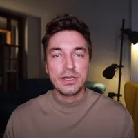 Dr. Mihail Pautov: Evită locurile închise. Omul de afaceri Mihail Pautov: E sigur în microbuz. Captură Youtube
